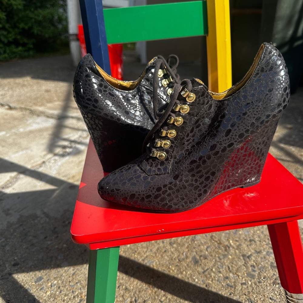 Stylish Black Wedge Shoes